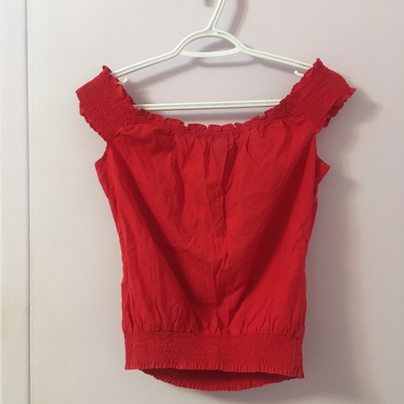 Cute red top - Picture 2 of 4